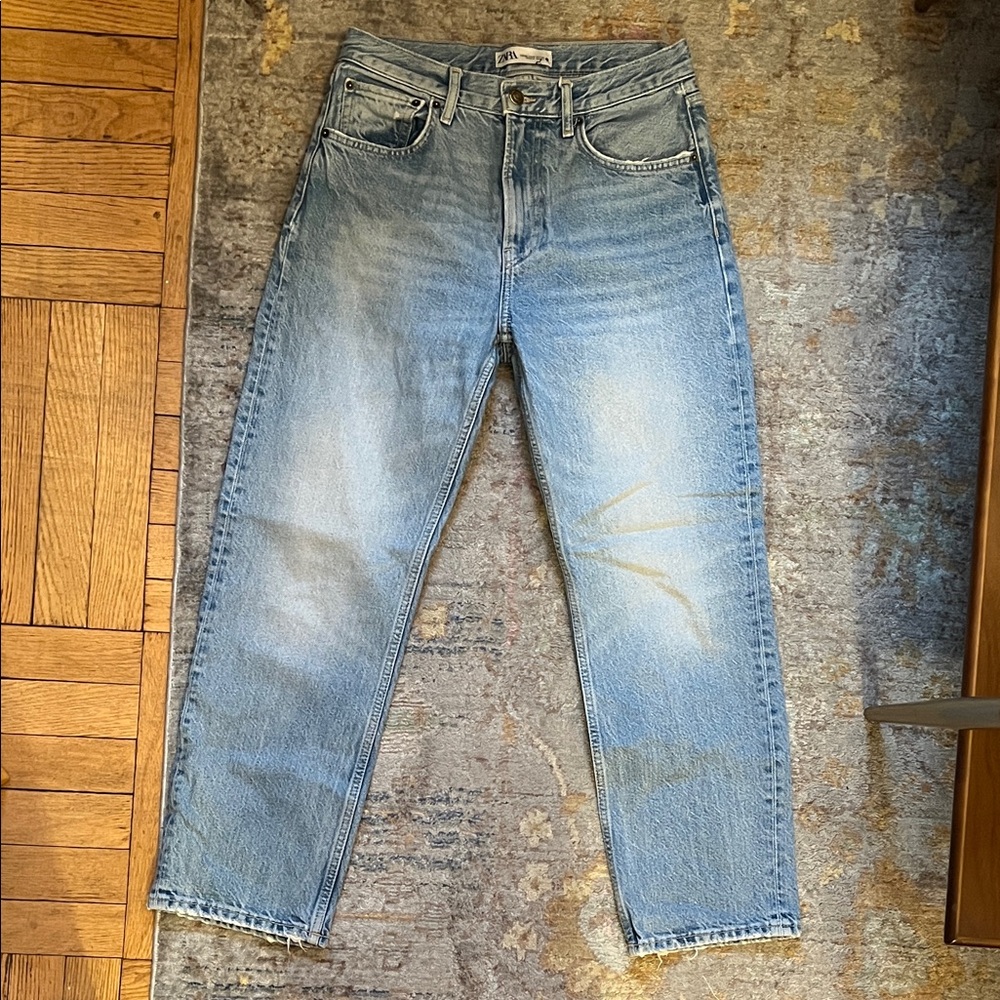 Zara light blue straight ankle jeans size 6 slightly cropped denim